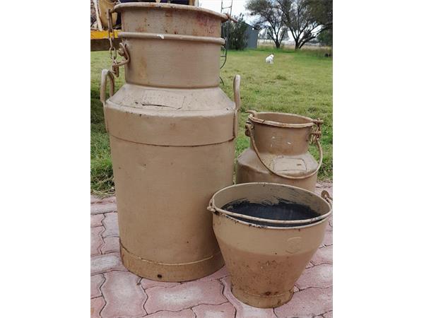 ~/upload/Lots/51487/74jjbgpuzvi6c/Lot 032 Milk Can Set_t600x450.jpg